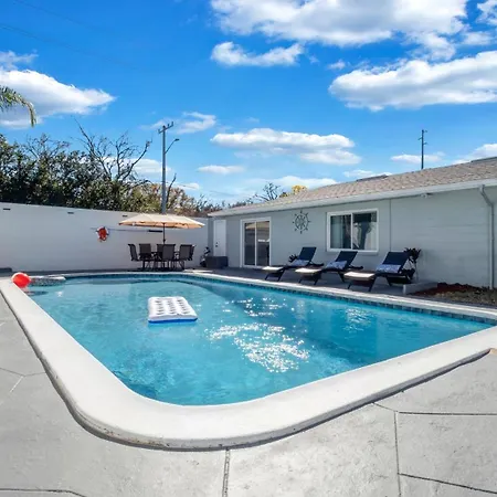 Relax In Lakeland Home, Swim, Pool, Arcade Legoland, Disney, Bush Garden